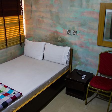 Glasshouse Hotel And Suites Egba Esterno foto