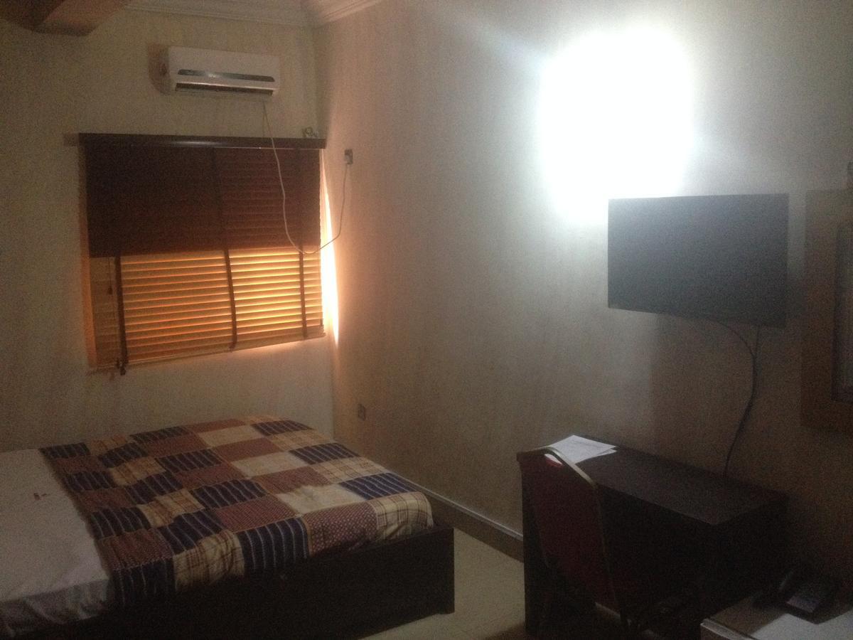 Glasshouse Hotel And Suites Egba Esterno foto