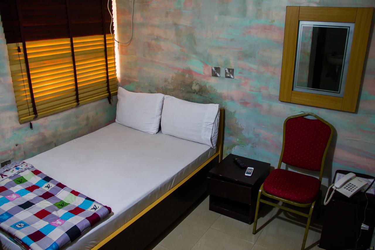 Glasshouse Hotel And Suites Egba Esterno foto