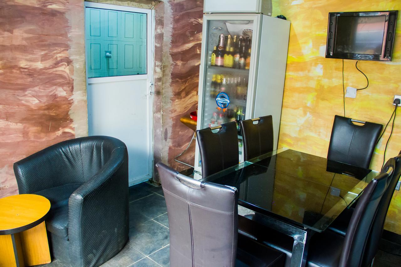 Glasshouse Hotel And Suites Egba Esterno foto