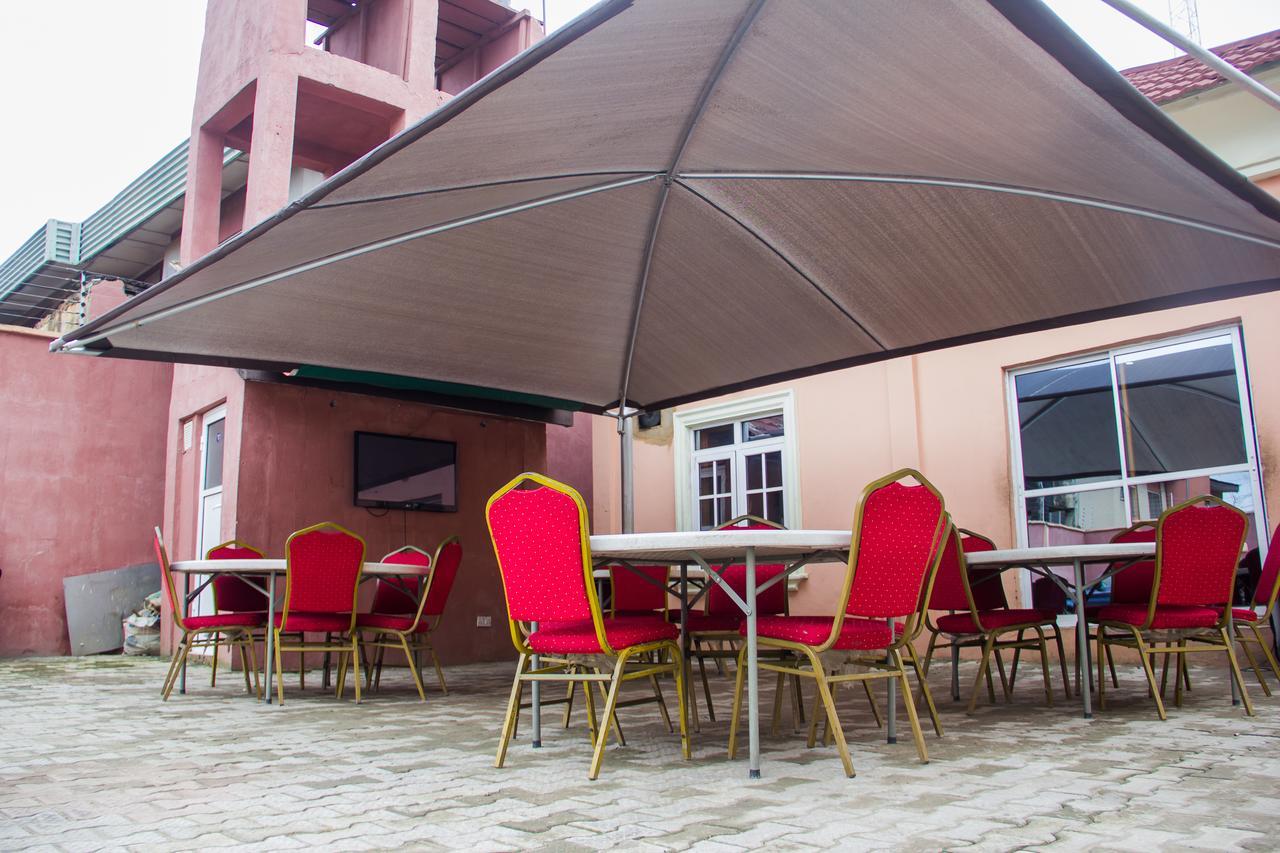 Glasshouse Hotel And Suites Egba Esterno foto