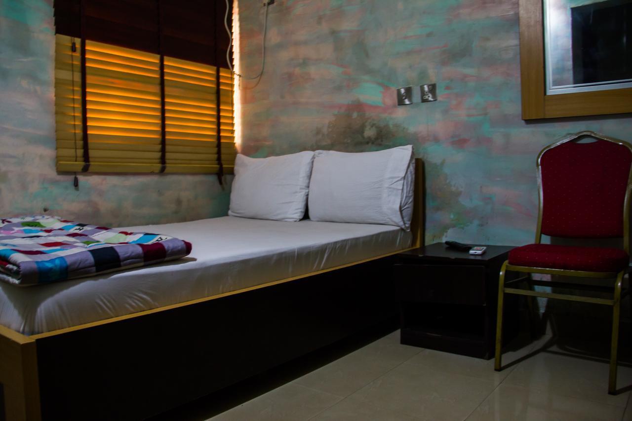 Glasshouse Hotel And Suites Egba Esterno foto