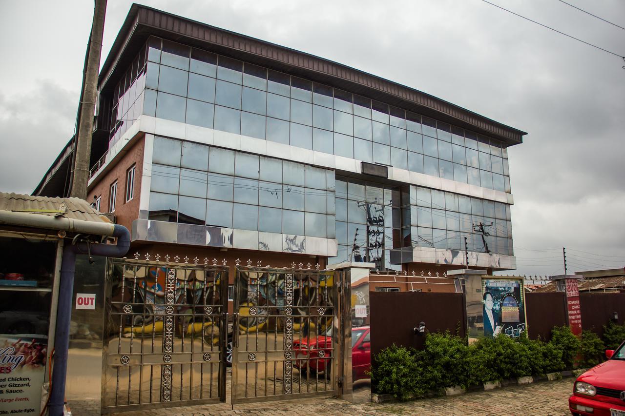 Glasshouse Hotel And Suites Egba Esterno foto